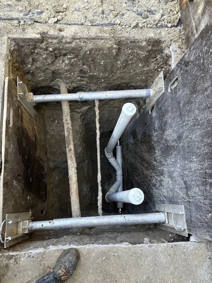 Experienced plumber completing Drain Cleaning work in Hawaiian Gardens